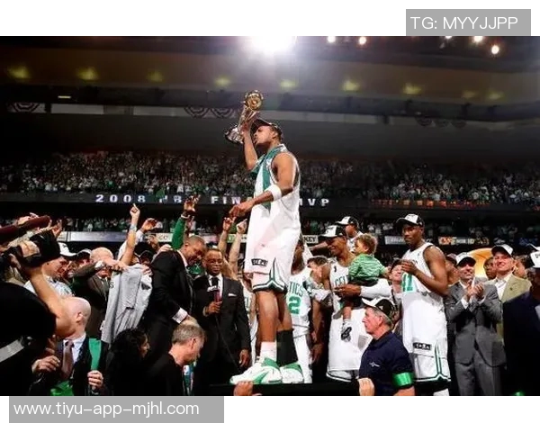 张佳玮解析马刺战术文班拿防守篮板后迅速推进全队快攻策略 张佳玮解析马刺战术文班拿防守篮板后迅速推进全队快攻策略